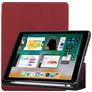 Mobigear Tri-Fold Gel iPad 6 (2018) Hülle TPU,Kunstleder Klapphülle + Stifthalter - Weinrot