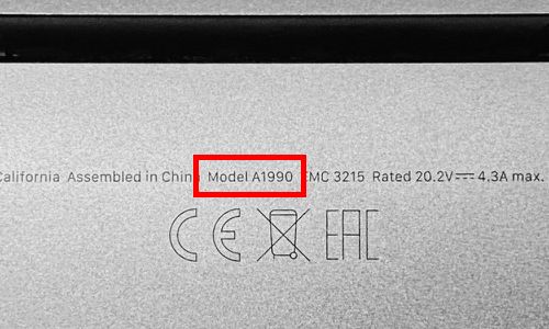 Auf der Unterseite des MacBooks prüfen