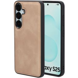 Mobiparts Classic Samsung Galaxy S25 MagSafe TPU / Kunstleder Backcover - Moonstone Beige