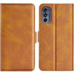 Mobigear Slim Magnet Motorola Moto G62 Hülle Klapphülle Geldbörse - Cognac