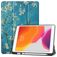 Mobigear Tri-Fold Gel iPad 8 (2020) Hülle TPU,Kunstleder Klapphülle + Stifthalter - Mandelblüten