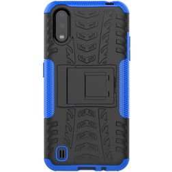 Mobigear Tire Samsung Galaxy A01 Hülle Hardcase Backcover Stoßfest mit Ständer - Schwarz / Blau