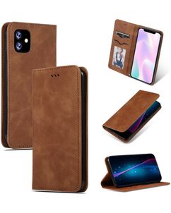Mobigear Retro Slim iPhone 11 Hülle Klapphülle - Braun