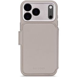 Decoded Detachable Wallet iPhone 17 Pro MagSafe Hülle Echtes Leder Abnehmbare 2in1 Klapphülle Geldbörse - Solid Clay