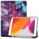 Mobigear Tri-Fold Gel iPad 7 (2019) Hülle Klapphülle + Stifthalter - Galaxis